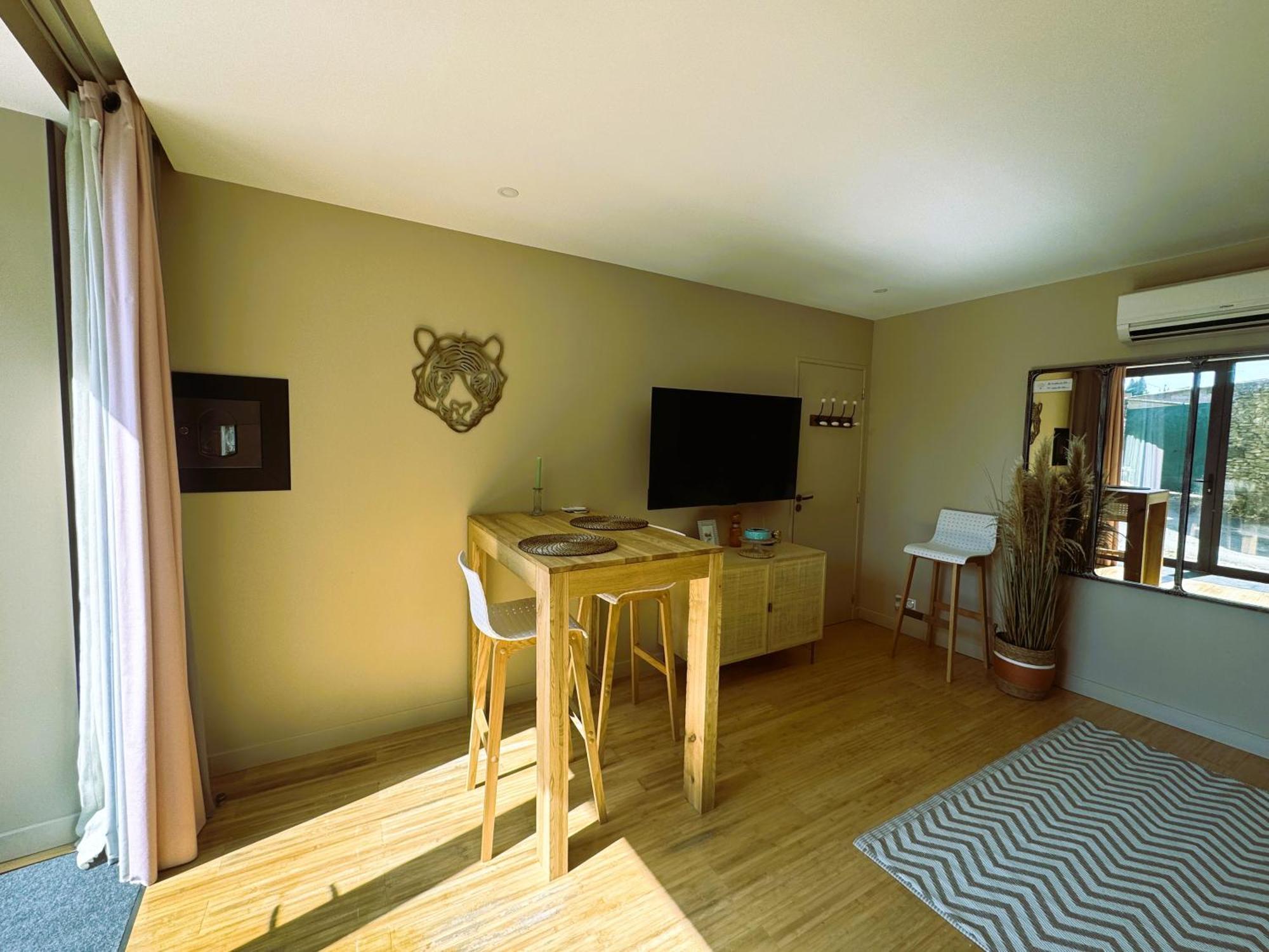 Le Dix - Classic Room - Vallabrix Proche Uzes Экстерьер фото
